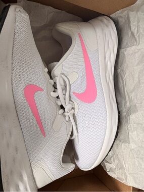 Nike White Women's Athletic Sneakers with Pink Swoosh